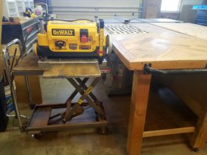 Hydraulic cart that can raise and lower this plainer.  Lowering the cart allows the plainer to be stored under the workbench.